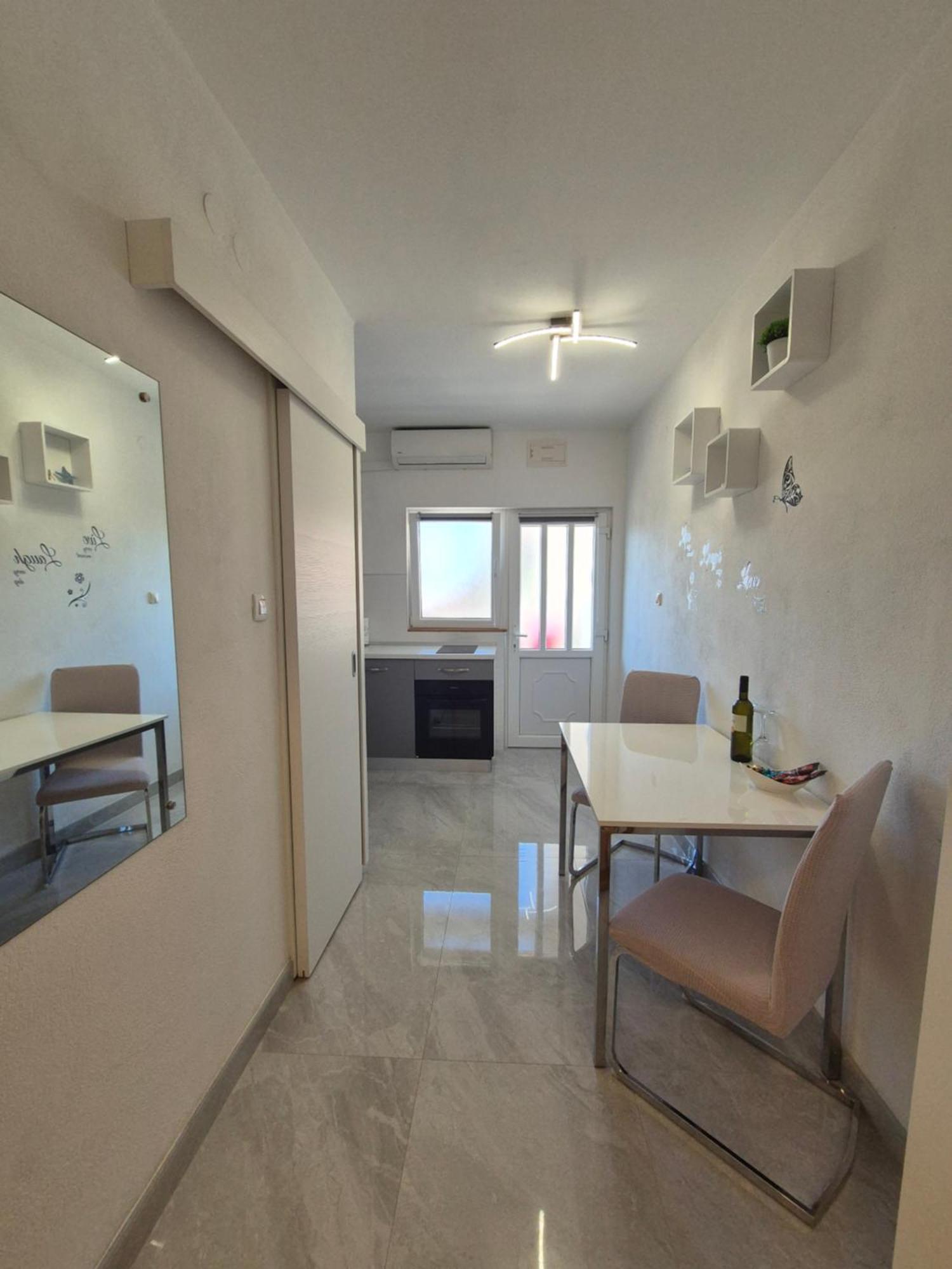 Apartment Karla Komiža Eksteriør bilde
